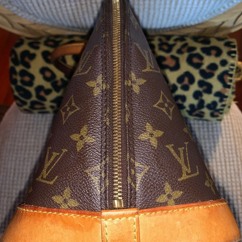 Louis Vuitton Alma Handbag - Picture 2 of 12